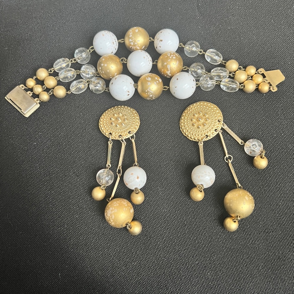 Elegant Gold and White Jewelry Set